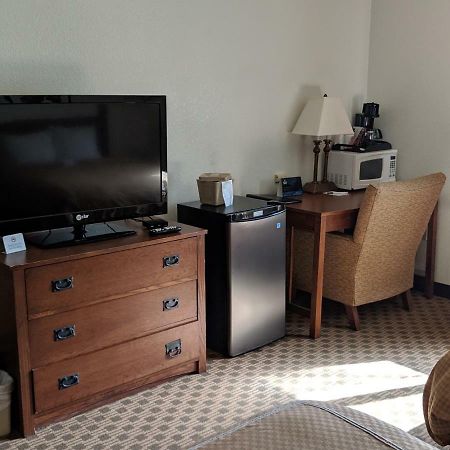 Boarders Inn And Suites By Cobblestone Hotels - Ripon Экстерьер фото