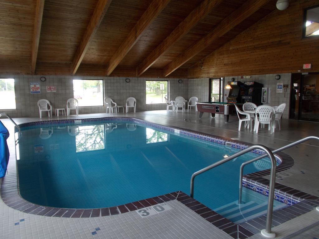 Boarders Inn And Suites By Cobblestone Hotels - Ripon Экстерьер фото