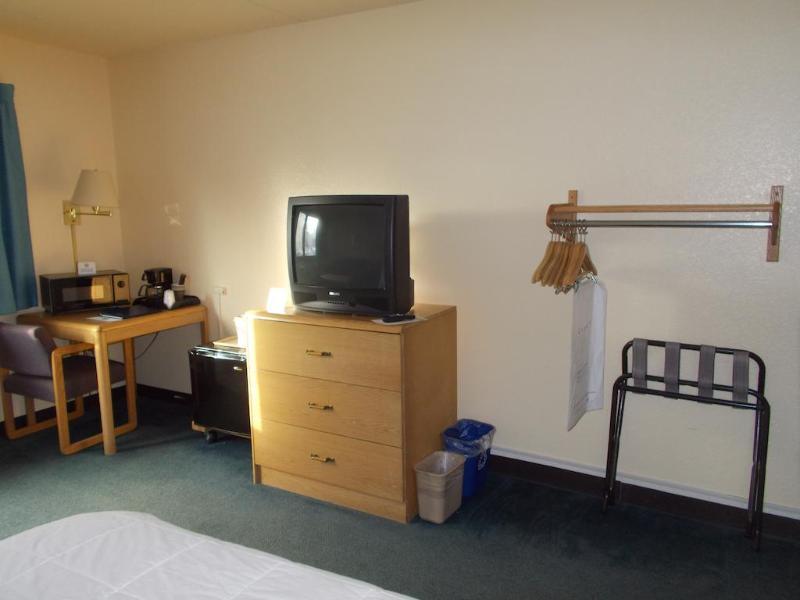 Boarders Inn And Suites By Cobblestone Hotels - Ripon Экстерьер фото