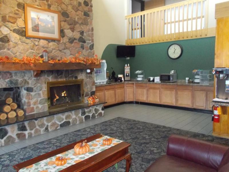 Boarders Inn And Suites By Cobblestone Hotels - Ripon Экстерьер фото