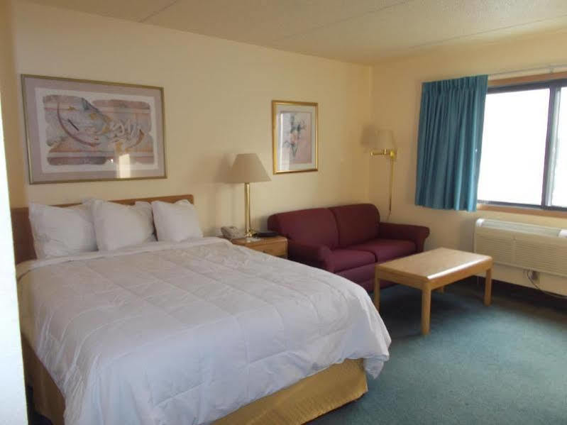 Boarders Inn And Suites By Cobblestone Hotels - Ripon Экстерьер фото