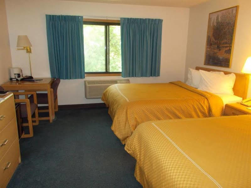 Boarders Inn And Suites By Cobblestone Hotels - Ripon Экстерьер фото