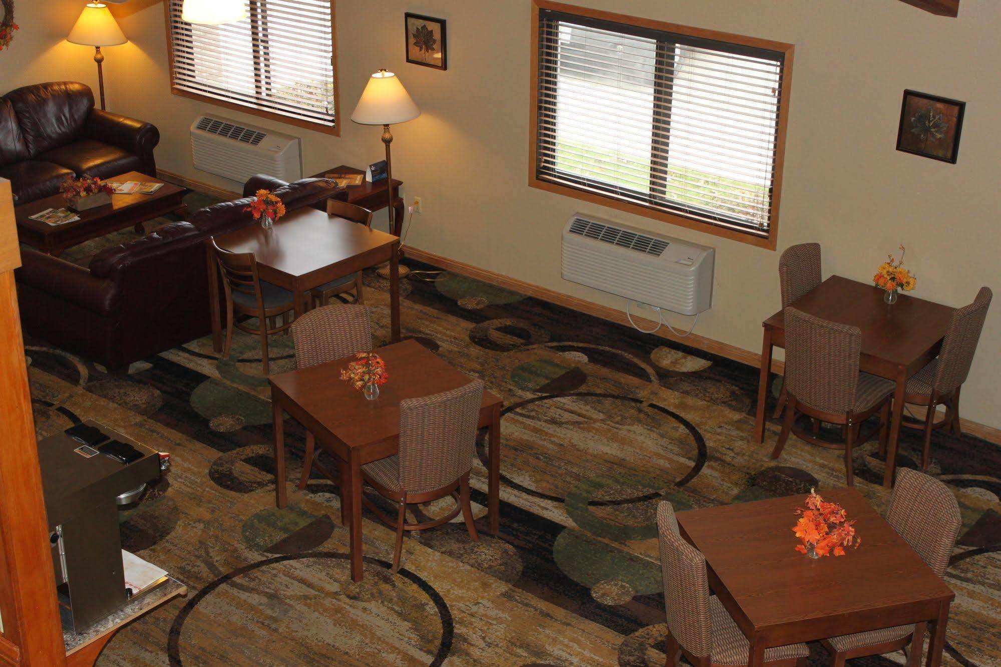 Boarders Inn And Suites By Cobblestone Hotels - Ripon Экстерьер фото