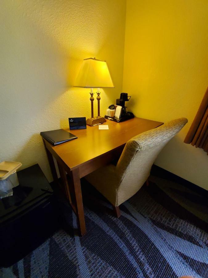 Boarders Inn And Suites By Cobblestone Hotels - Ripon Экстерьер фото