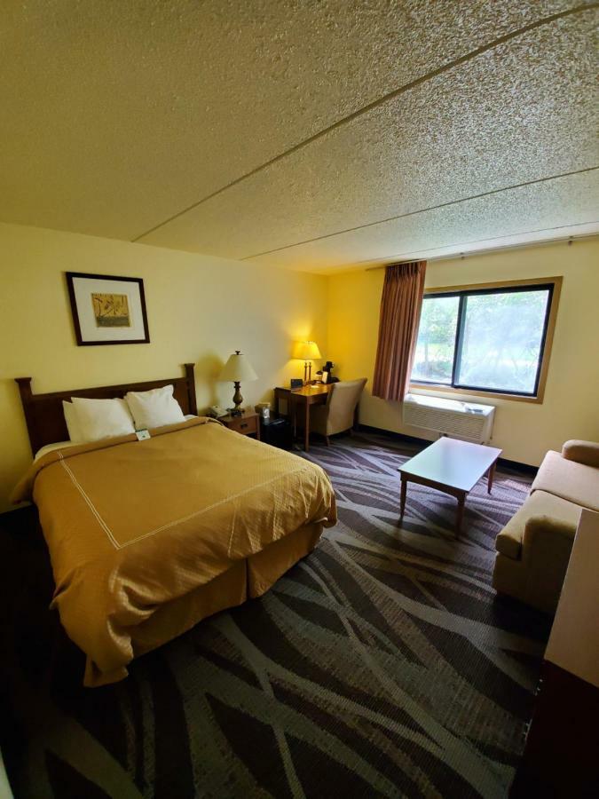 Boarders Inn And Suites By Cobblestone Hotels - Ripon Экстерьер фото