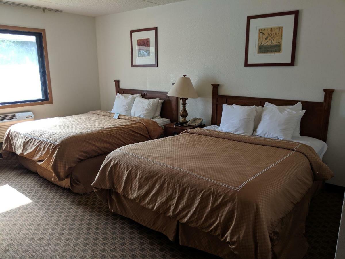 Boarders Inn And Suites By Cobblestone Hotels - Ripon Экстерьер фото